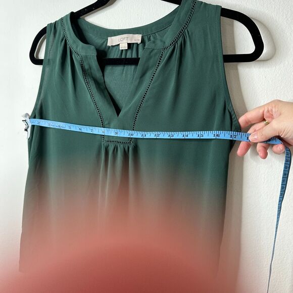 Loft Sage Green Split V-Neck Sleeveless Flowy Lace Neck Detail Tank Blouse XS - Picture 8 of 9